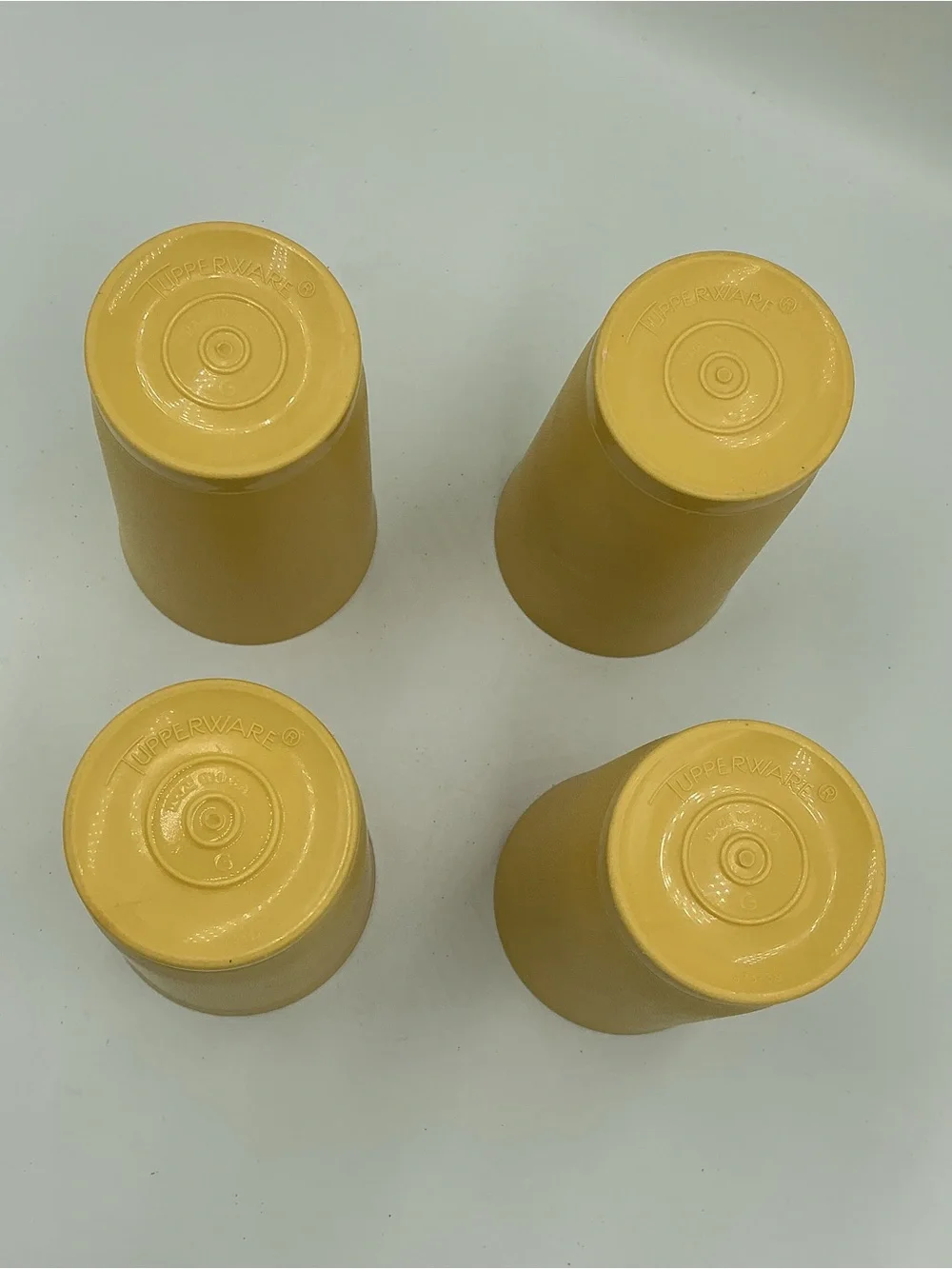 VINTAGE Tupperware Tumblers Cups #873-38 12oz Set Of 4 Harvest Yellow Stackable